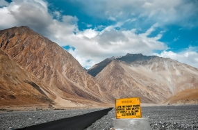 Ladakh Bike Trip 2025 (Leh to Leh with Umling la 6N,7D) 